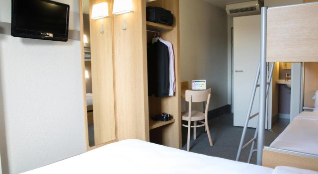 Четырёхместный номер B&B HOTEL Toulon Ollioules