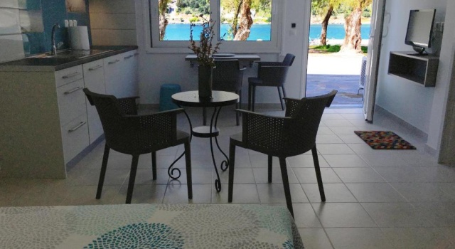 Sea Front Studio - Porto Boufalo - Evia, Book Hotel Euboea Island Central Greece