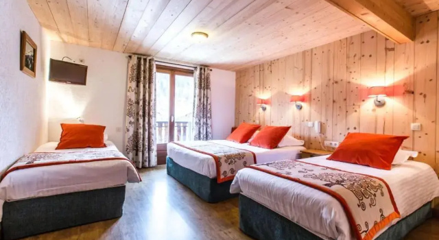 Четырёхместный номер Standard Hotel Les Bruyères