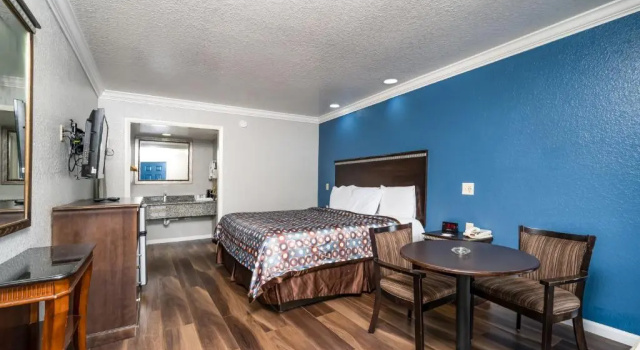 Номер Standard GatorTown Inn