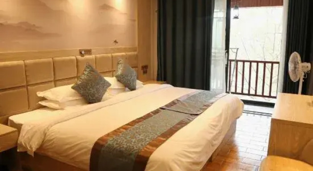 Jingfu Xiaoyuan Linmei Aishe Hotel