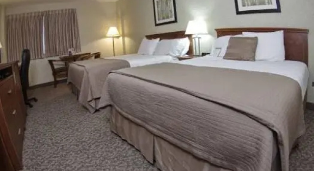 Полулюкс Clarion Hotel & Suites