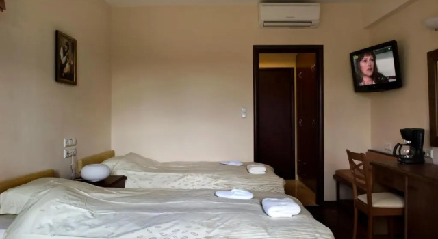 Трёхместный номер Standard с балконом и с видом на горы Rentinia Inn