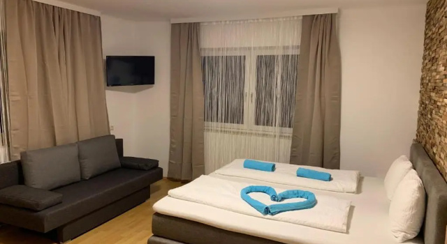 Трёхместный номер Standard Enns Sleep Gasthaus Backhendlstation