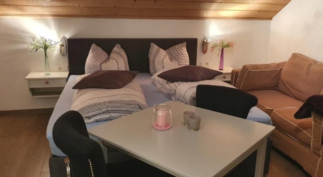 Четырёхместный номер Standard с балконом Hotel Gasthof Gaistal