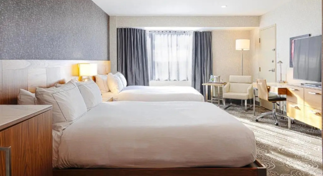 Четырёхместный номер Standard Ômage Hotel, Montreal Laval, a Tribute Portfolio Hotel