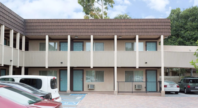 Costa Mesa Inn - Newport Beach Area, Забронировать Отель Коста-Меса Beach Cities Orange County