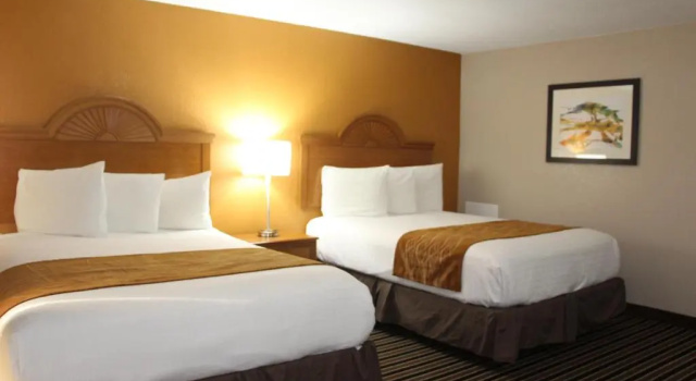 Четырёхместный номер Standard Westbridge Inn & Suites
