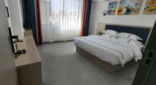 Люкс с 3 комнатами Zhaotong Dongjia Hotel (Jinhai Building Materials City)
