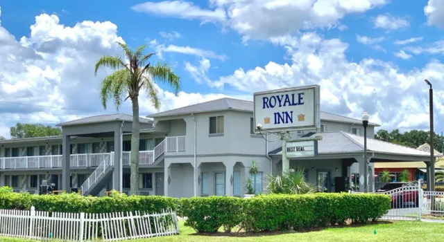 Rodeway Inn Lake Wales - Winter Haven, Забронировать Отель Лейк-Уэльс 