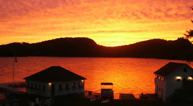 Pow Wow Point Lodge, Book Hotel Huntsville Muskoka