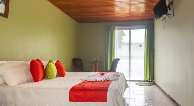 Семейный номер Standard с видом на горы Nafre House B&B Monteverde