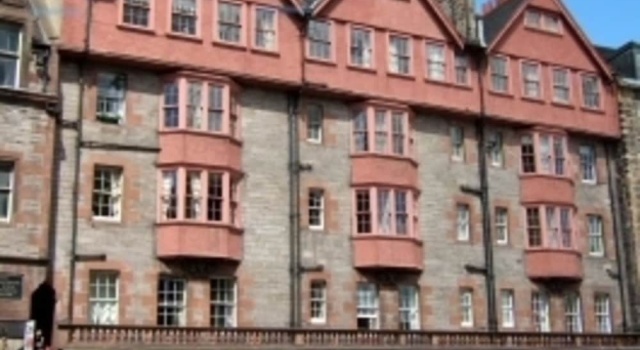 Lovely 2-bed Apartment in Old Town Edinburgh, Забронировать Апартаменты/квартира Отели Старого города - Эдинбург с парковкой, Парковка