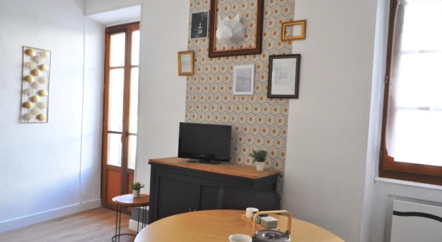 SEJOURAIXLESBAINS - Appartements Confidence hyper centre calme