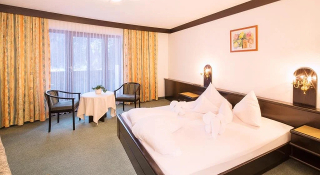 Hotel Neue Burg, Забронировать Отель Отели Наудерс 4 звезды, 4*