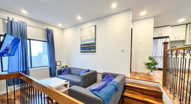 Коттедж Chic Townhome With Garage Dt Mtl
