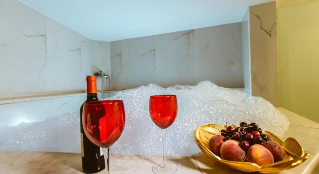 Люкс с 2 комнатами Konmari Boutique Suites