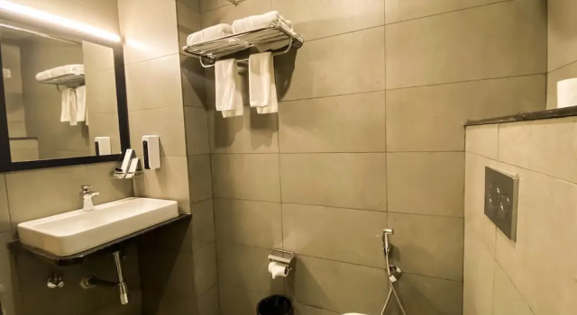 Студия с балконом Sky Suites Huda City Center