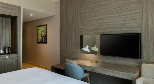 Двухместный номер Standard Four Points by Sheraton Production City, Dubai