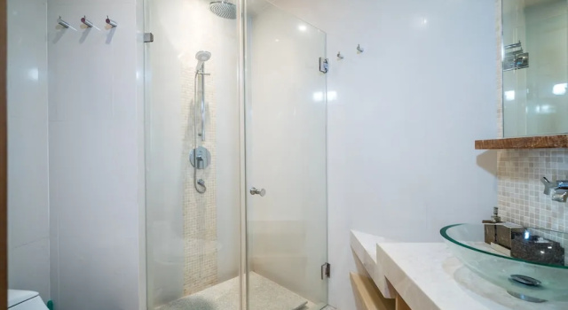 Семейные апартаменты с балконом и с видом на океан BangTao Beachfront by Lofty