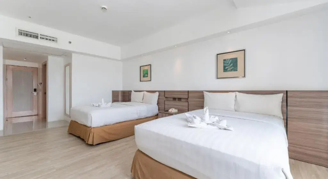 Двухместный номер Deluxe Crown Regency Hotel & Towers