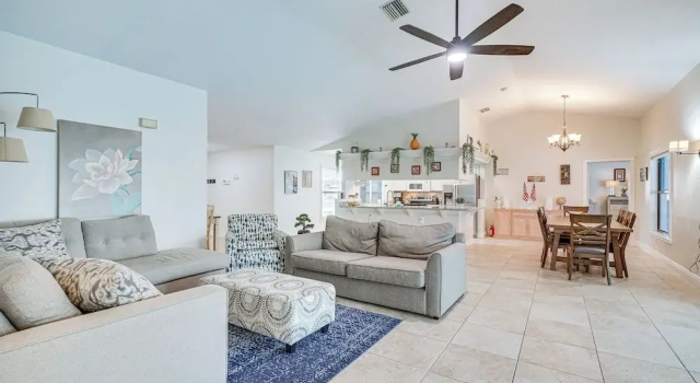 Коттедж 5 Mi to Downtown: Cape Coral Retreat w/ Lanai!