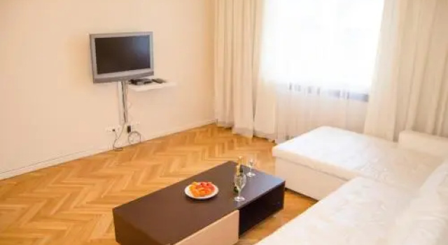 Two-Bedroom Apartment Town Hall with Free Parking