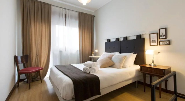 Spacious and Bright City Apartment I - 4 floor NO ELEVATOR, Забронировать Апартаменты/квартира Отели Региона Порту с парковкой, Парковка