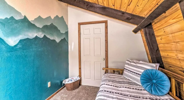 Rustic Ruidoso Log Cabin With Hot Tub & Deck!, Забронировать Дом для отпуска Руидозо штат Нью-Мексико