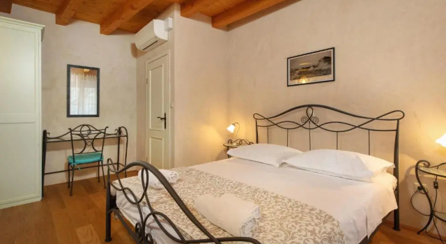 Апартаменты с 2 комнатами с балконом Villa Mama - Traditional Apartments in Omis, free parking