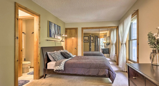 Cozy Condo on Vasquez Creek w/ Free Shuttle Access