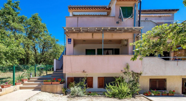 Awesome Home in Potocnica With Wifi and 2 Bedrooms, Забронировать Отель Новаля Остров Паг, рядом с Общественный Пляж Кукурина