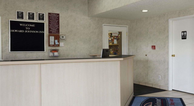 Days Inn & Suites by Wyndham Flagstaff Near University