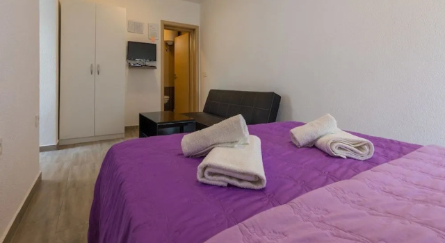 Apartments Mirela, Забронировать Апартаменты/квартира Отели Приморско-Горанской жупания с парковкой, Парковка
