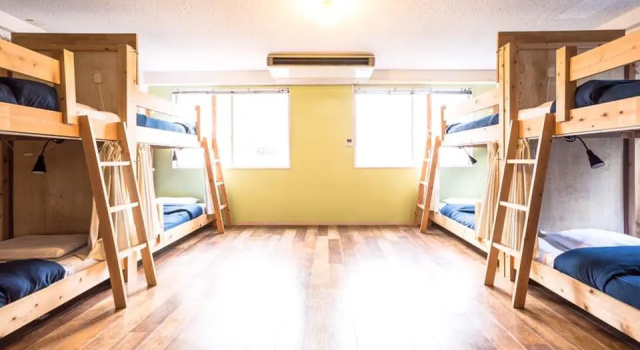 Кровать в общем номере Riverside HOSTEL CHILLAX Namba
