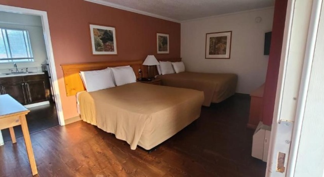 Четырёхместный номер Deluxe Drift Inn, LLC