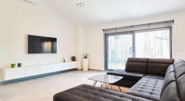 Beautifully decorated villa with pool ideal for vacation with your family., Varaa Villa Monte Kruj Istria