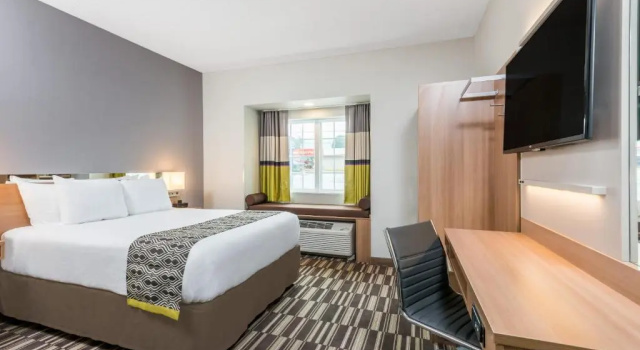 Двухместный номер Standard Microtel Inn & Suites by Wyndham New Martinsville