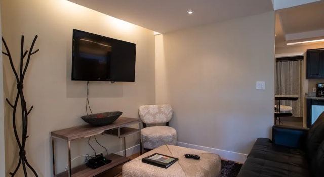 Lincoln Park Suites Operated by Roscoe Village Guesthouse, Забронировать Апартаменты/квартира Отели Чикаго с парковкой, Парковка