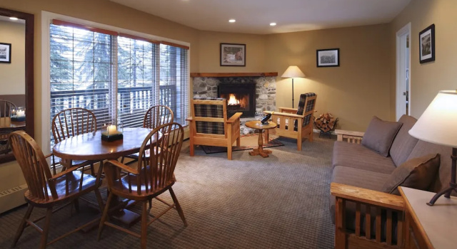 Люкс с балконом Emerald Lake Lodge