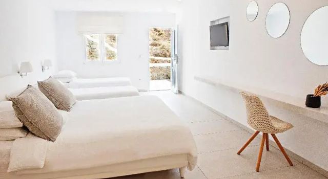 Четырёхместный номер Standard с балконом Paradise View Hotel