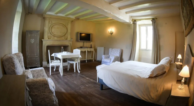 Château de la Grand'Cour, Buchen Sie Bed & Breakfast Grandchamp-des-Fontaines 