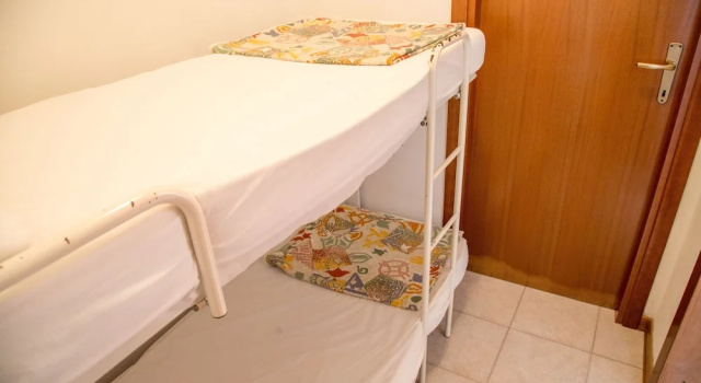 Family Flat With two Private Courtyards, Забронировать Апартаменты/квартира Отели Эраклеа с парковкой, Парковка