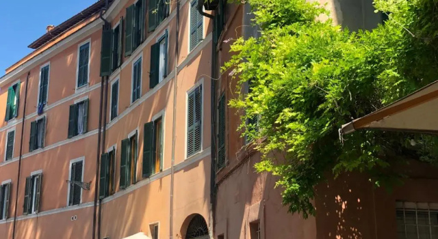 Paglia House of 17Century in Trastevere, Забронировать Отель Трастевере Рим, рядом с Больница Фатебенефрателли