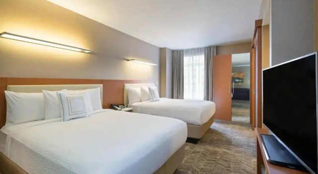 Двухместный люкс SpringHill Suites by Marriott Louisville Downtown