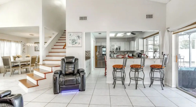 3 Mi to Marina: Riverview Family Home w/ Lanai!, Đặt Nhà nghỉ dưỡng Riverview Florida