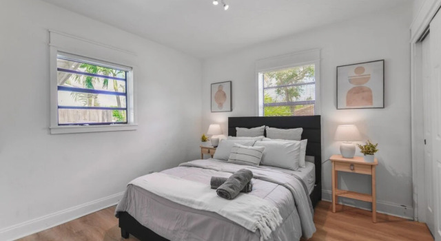 Wonderful 2BR House with Canal Access