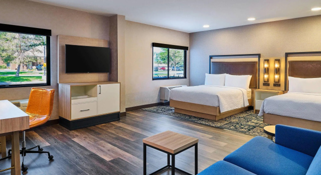 Четырёхместный полулюкс Four Points by Sheraton Salt Lake City Airport