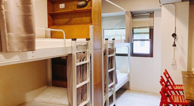Кровать в общем номере 拉開門輕旅 Le Passage Hostel