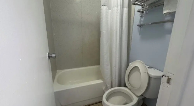Двухместный номер Standard Days Inn by Wyndham Charlotte University
